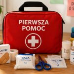 Warto być przygotowanym. Zobacz, dlaczego podstawowa wiedza o pierwszej pomocy i apteczka przydają się studentowi w 2026 roku.